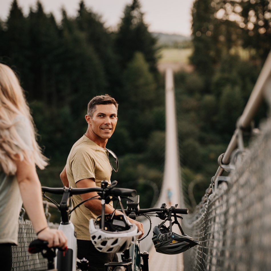 Radfahren um die Hängeseilbrücke Geierlay